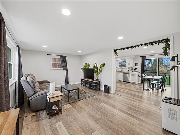 5th image of 1523 Woodcrest Ave