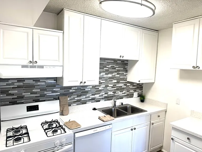 Terraces at South Pasadena Apartments — Photo 35