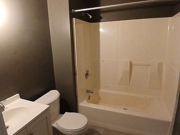 5th image of 10910 Revere Ave