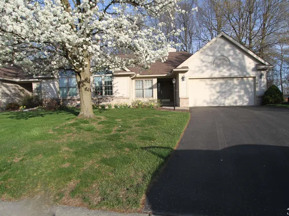 910 Hickory Creek Dr, Temperance, MI 48182