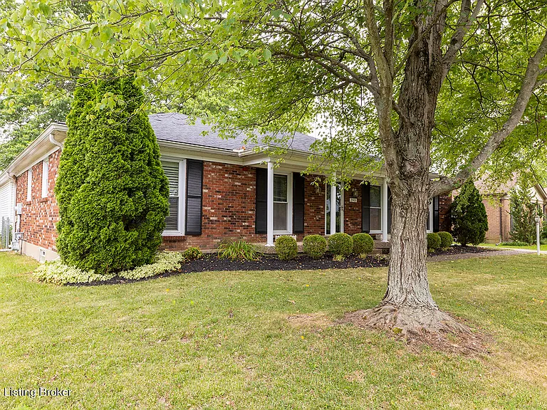 2901 Creekside Dr — Photo 2