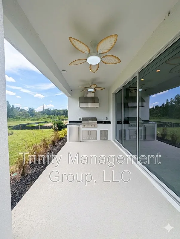 3 bed, 2.0 bath, 1976 sqft, $2,749 — Photo 4