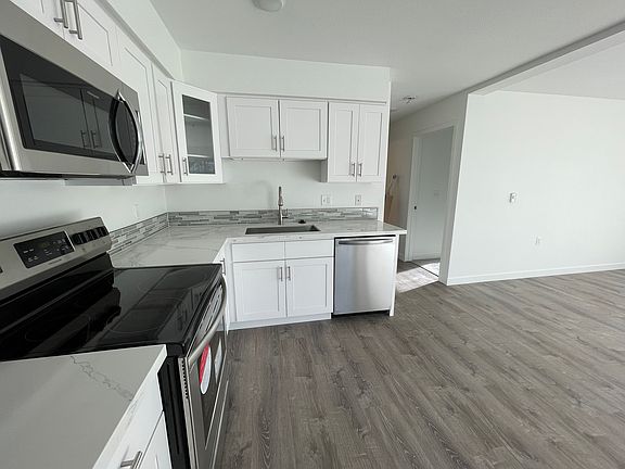 3rd image of 107 Willow Ave #104