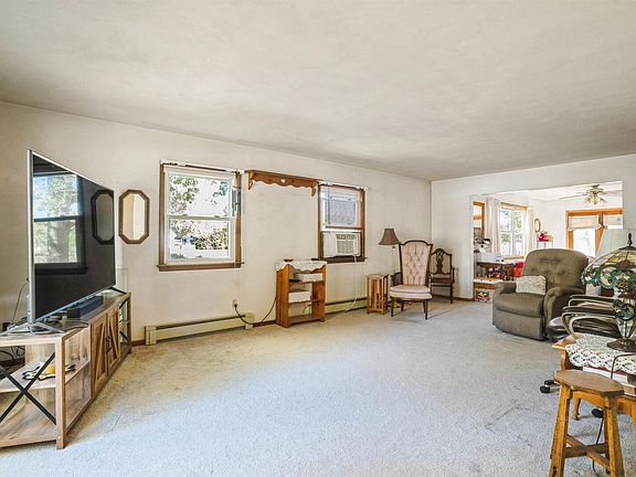 5th image of 904 5th St
