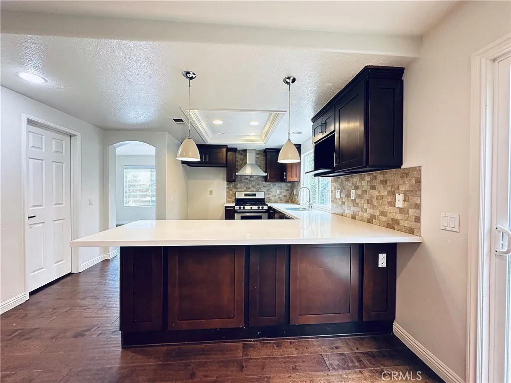 3 bed, 2.5 bath, 1759 sqft, $4,500 — Photo 3