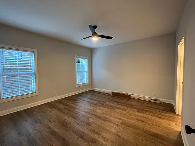 238 Chenoweth Ln — Photo 3