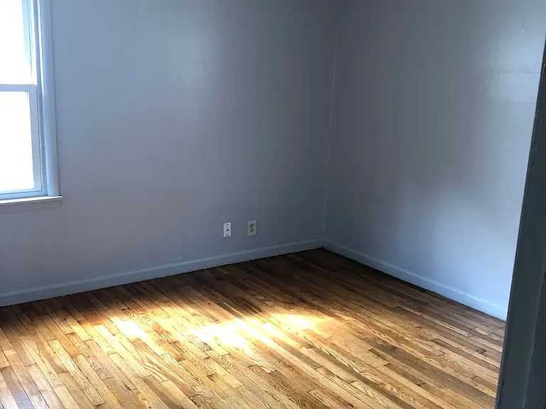 1010 N Lincoln Ave E — Photo 6