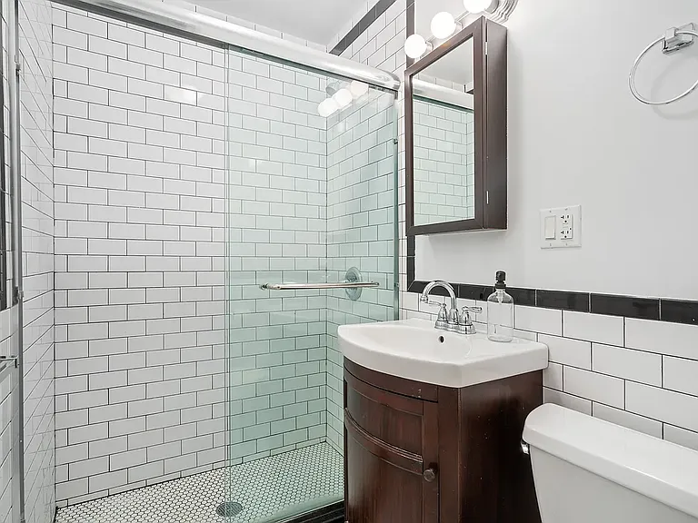 107 Greenpoint Ave #C2 — Photo 4