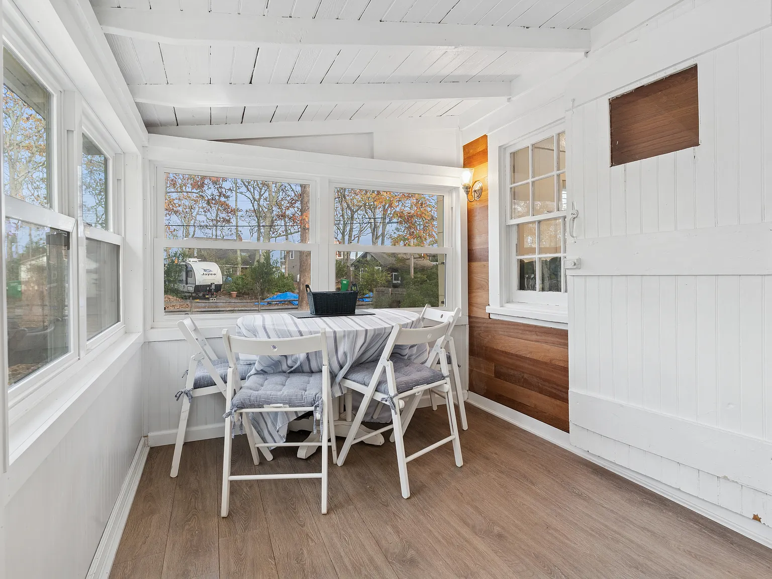Cozy Beach Cottage — Photo 4
