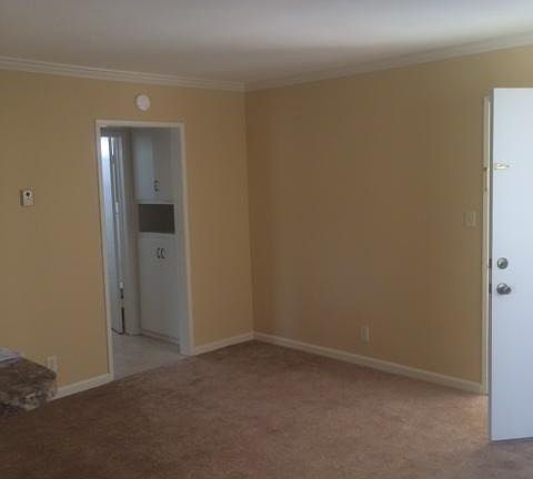 5th image of 173 Roycroft Ave APT 4