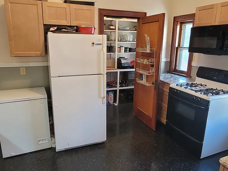 1035 E Brady St — Photo 7