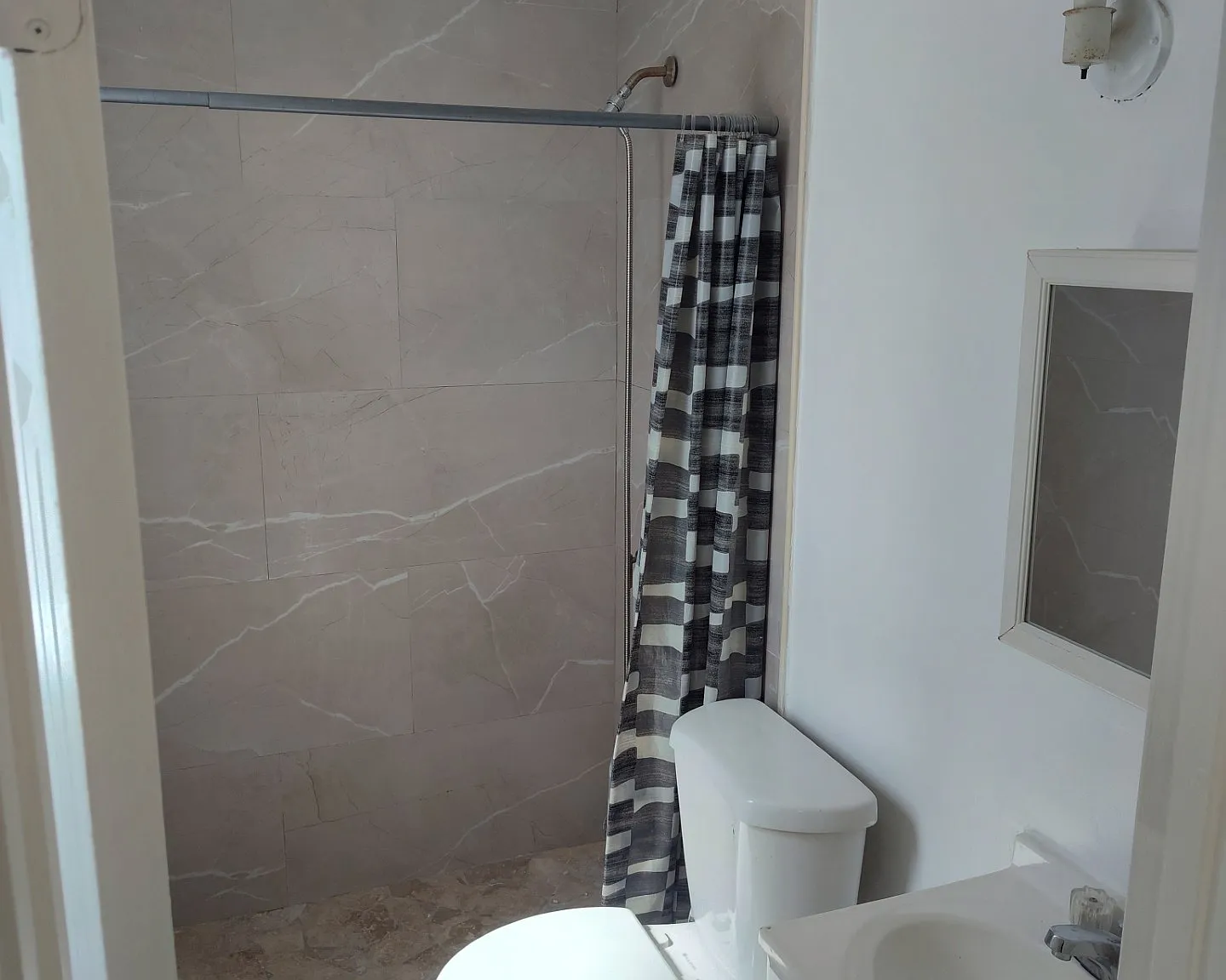 1 bed, 550 sqft, $1,600 — Photo 2