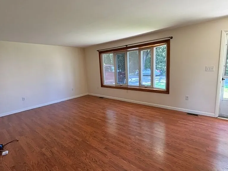 34 Locust Ln — Photo 7