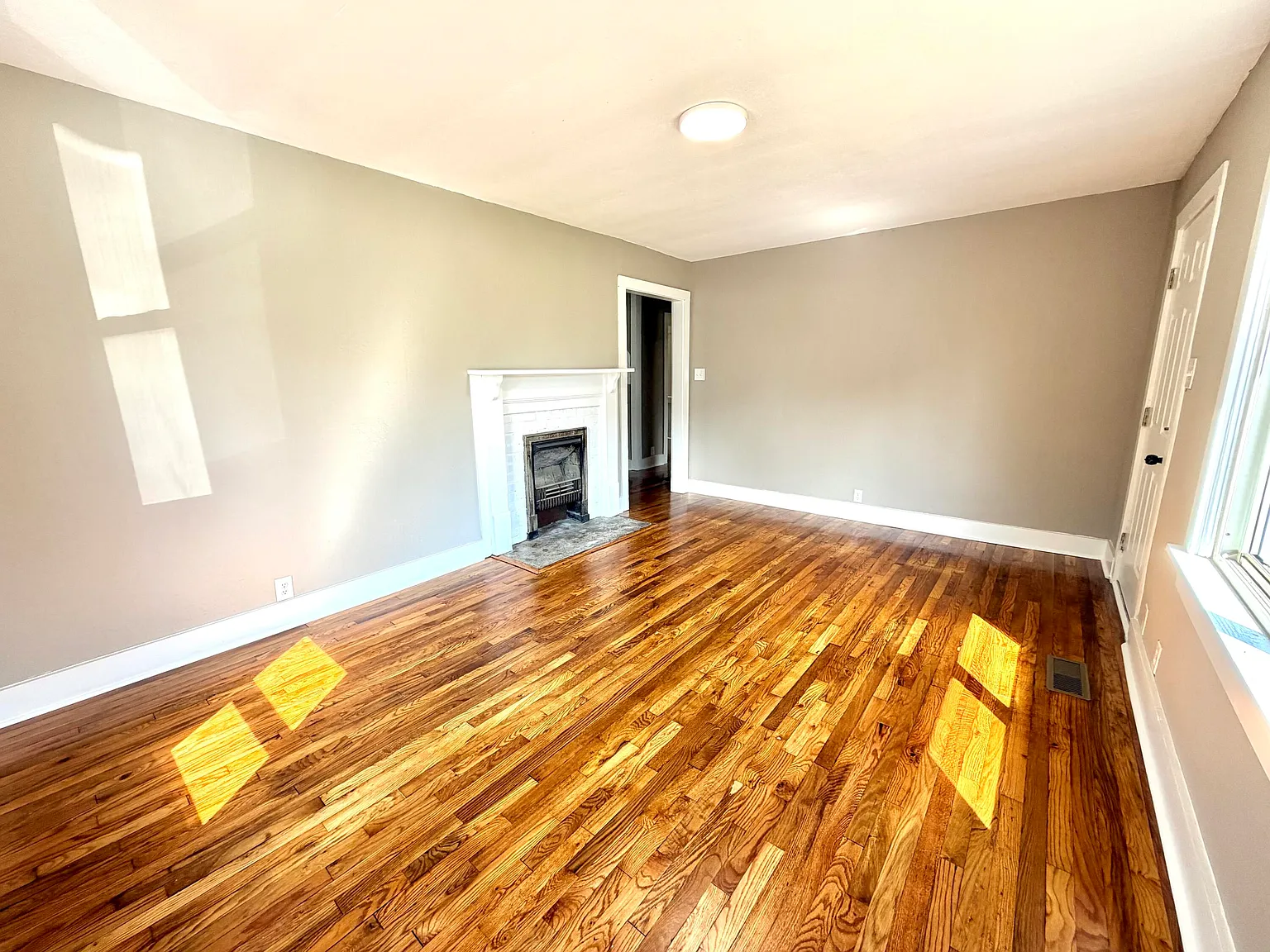 2 bed, 1.0 bath, 900 sqft, $1,000 — Photo 3