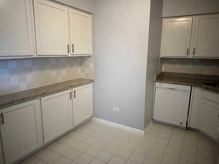 1008 Centurion Ln #12 — Photo 5