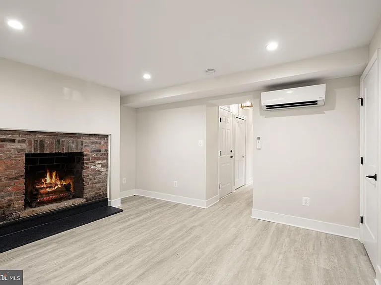 214 S Henry St — Photo 13