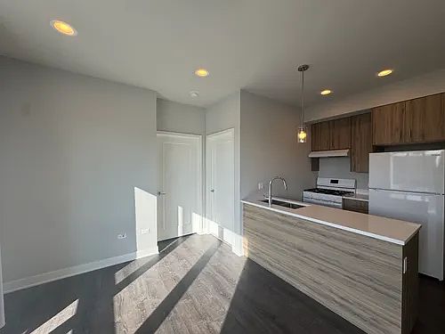 2nd image of 3176 S Archer Ave #306