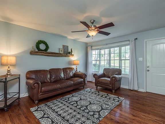4th image of 8016 Sabre Dr