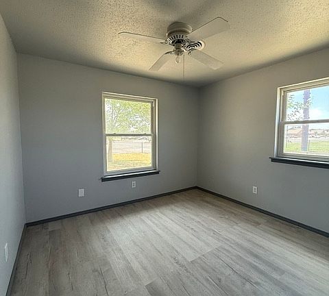 5th image of 5440 48th St