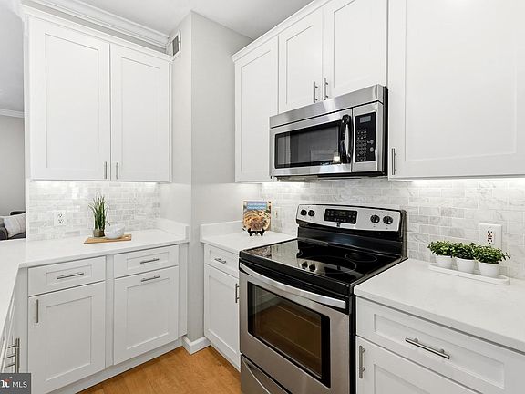 2nd image of 3021 Nicosh Cir Unit 1301