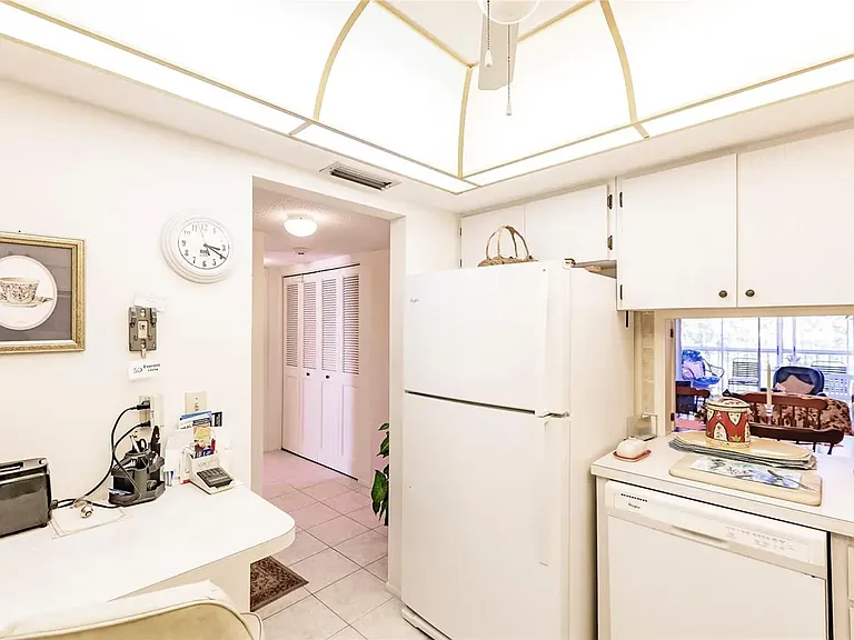 1540 Glen Oaks Dr E #B-221 — Photo 7
