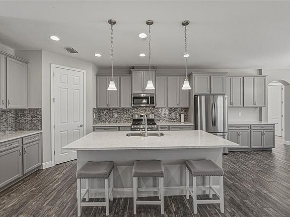 3rd image of 14633 Red Castle Ave