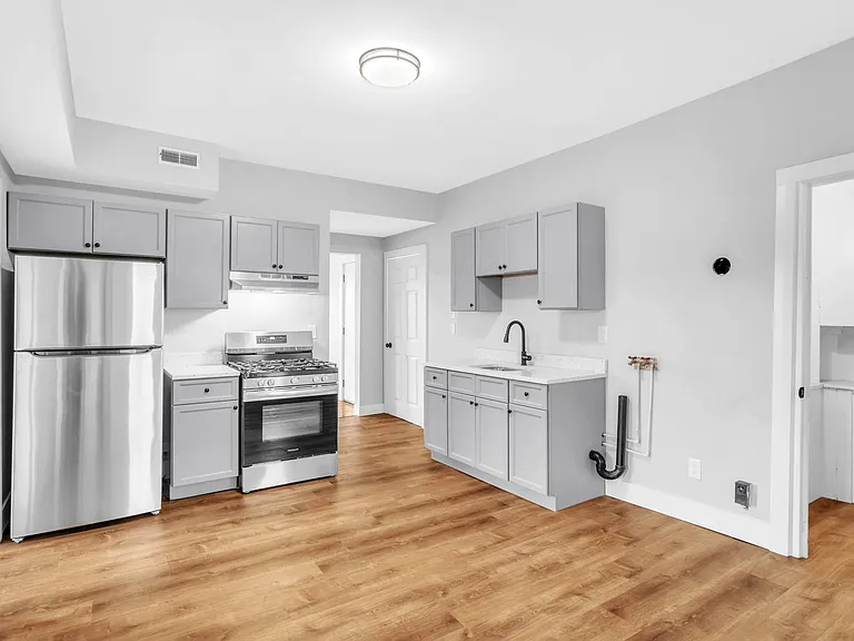 863 Chicopee St #3R — Photo 1