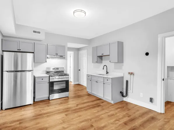 863 Chicopee St APT 3R, Chicopee, MA 01013