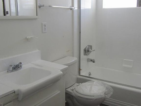 5th image of 1215 Barry Ave APT 4