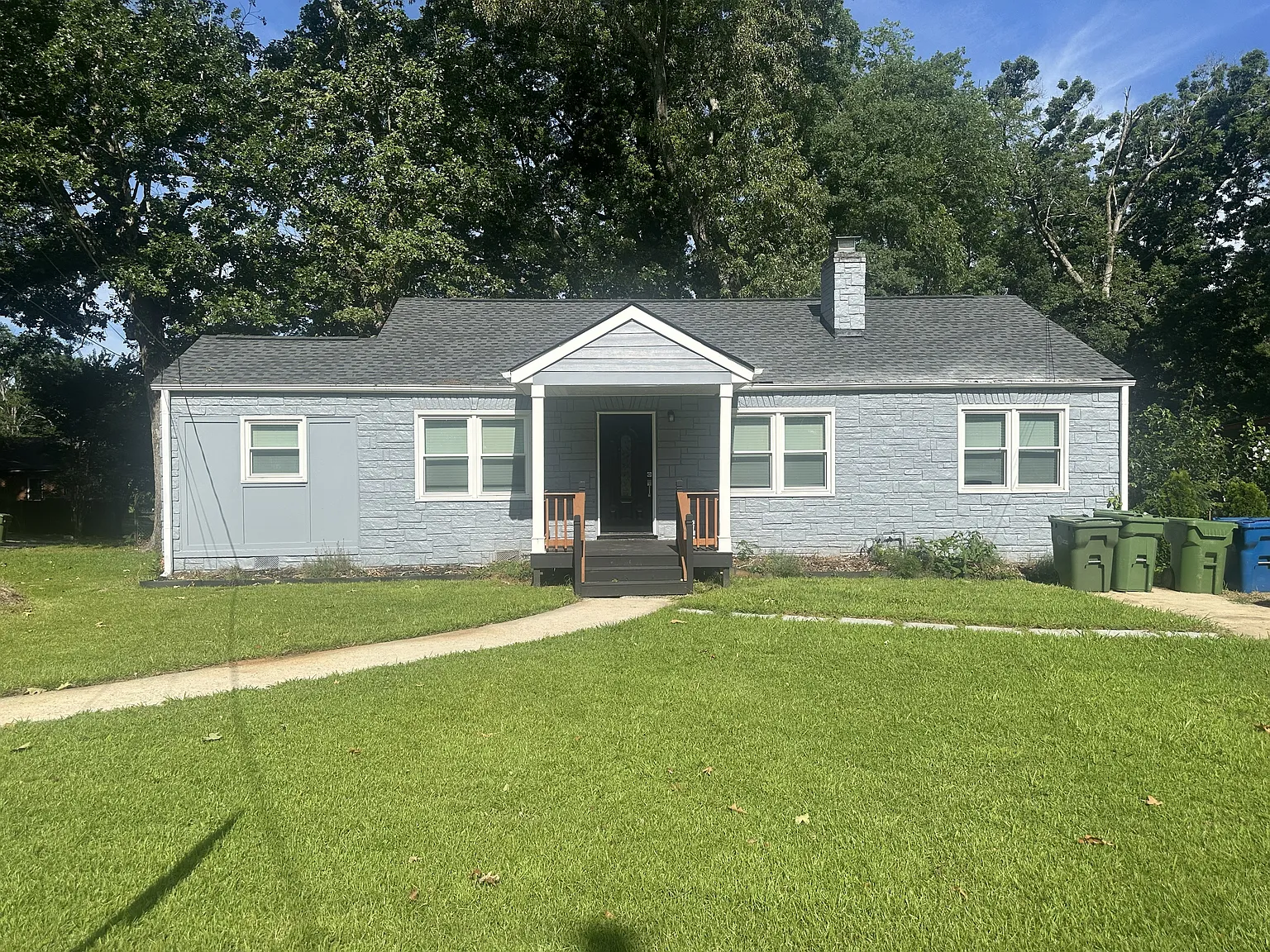 3 bed, 1254 sqft, $2,000 — Photo 2