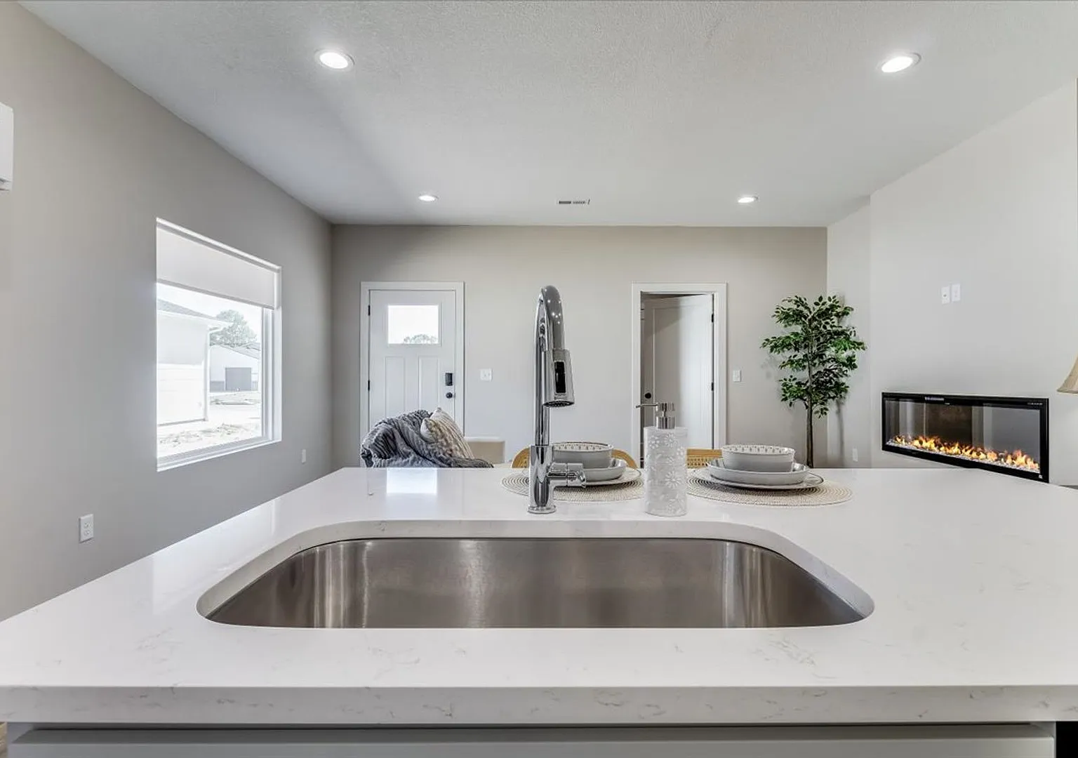 MAC Meridian — Photo 2