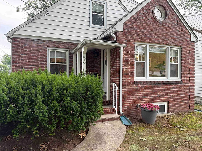 58 Hastings Ave — Photo 33
