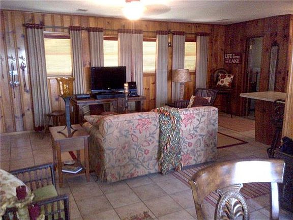 5th image of 412 W Lake Dr