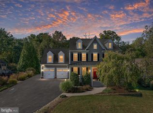 930 Lake Dr, Arnold, MD 21012