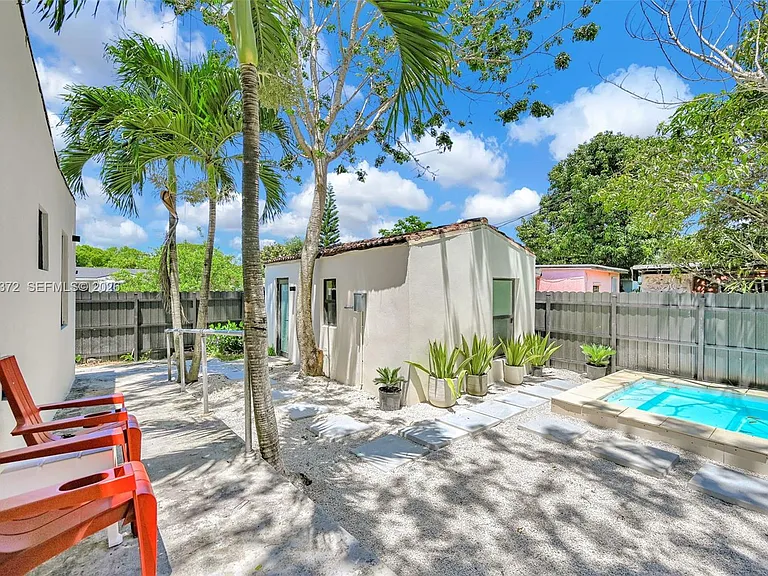 4721 NW 6th Ave — Photo 5