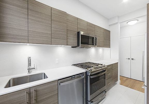 5th image of 141 E 33rd St #D