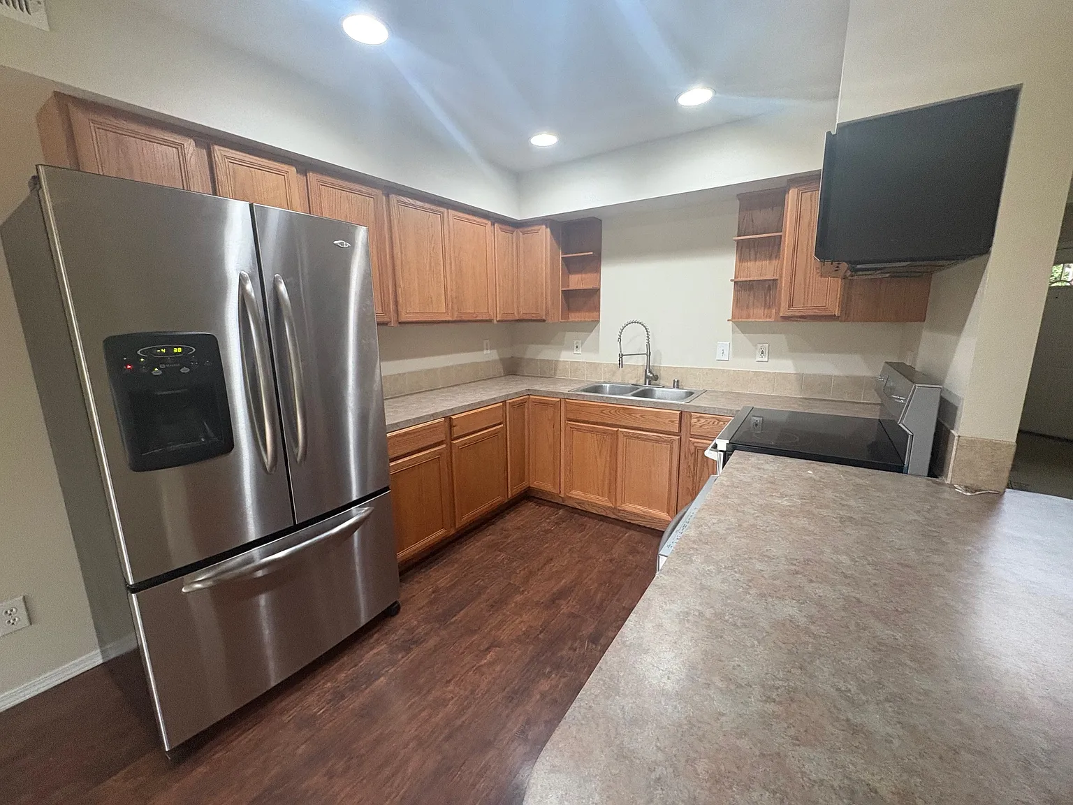 2 bed, 2.5 bath, 1300 sqft, $2,195 — Photo 2