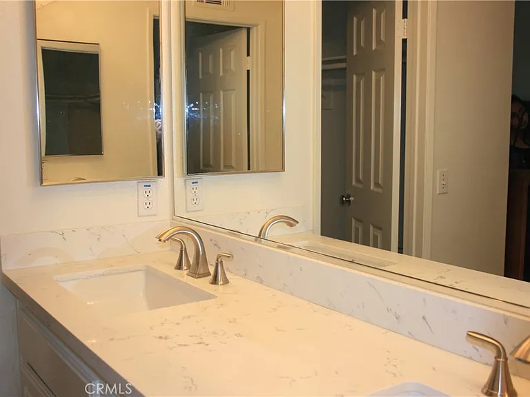 1805 Crescent Oak — Photo 14
