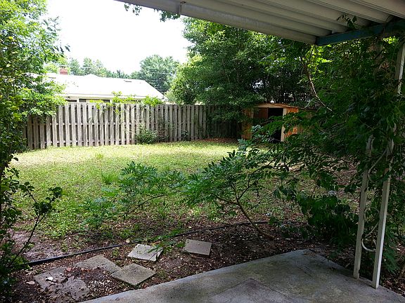 Side yard w/ garden shed