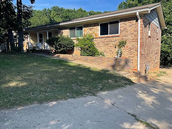 4th image of 1542 Tanglewood Way NW