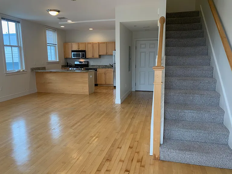 111 2nd St #4 — Photo 7