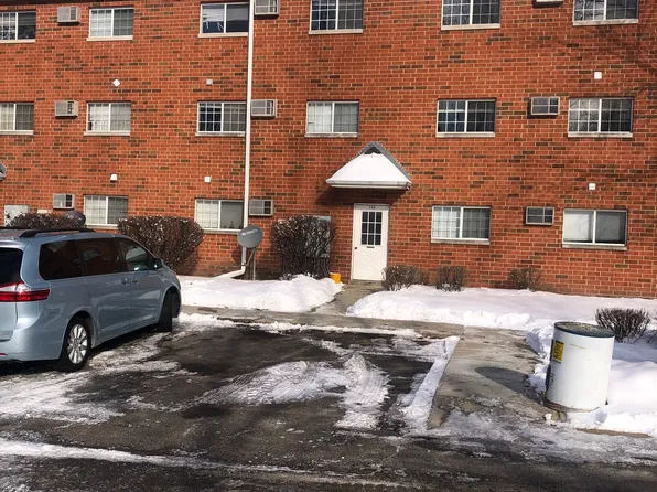 752 Saint Johns Rd #1A, Woodstock, IL 60098