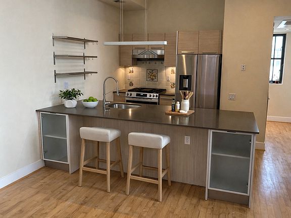 5th image of 2426 Ontario Rd APT 205