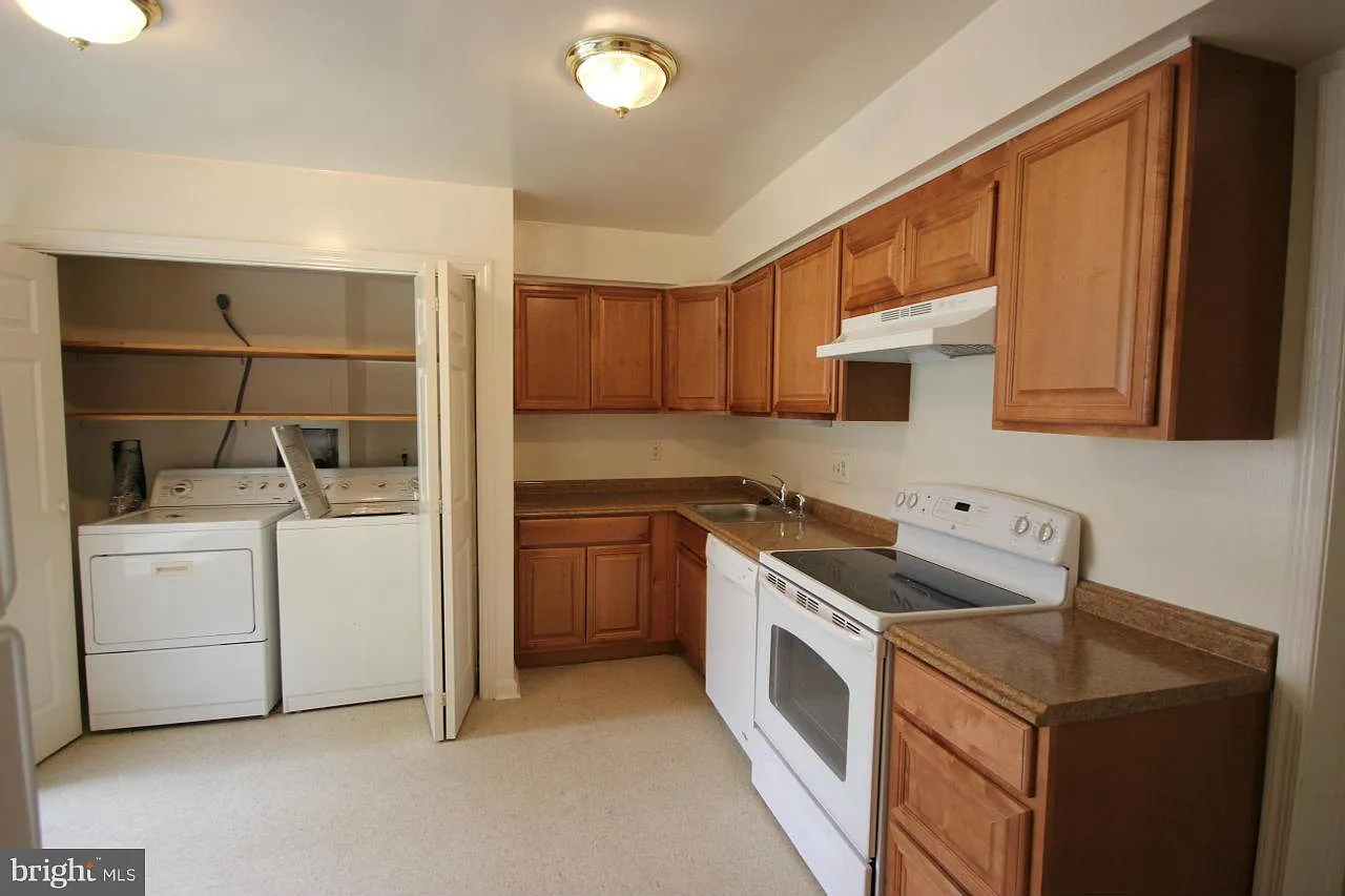 3 bed, 2.5 bath, 1610 sqft, $2,700 — Photo 4