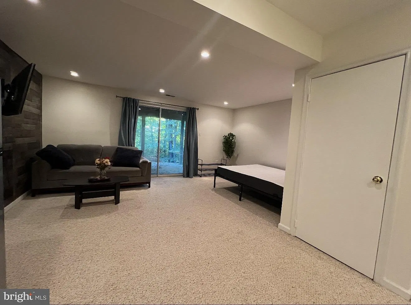 1 bed, 1.0 bath, 1695 sqft, $1,600 — Photo 1