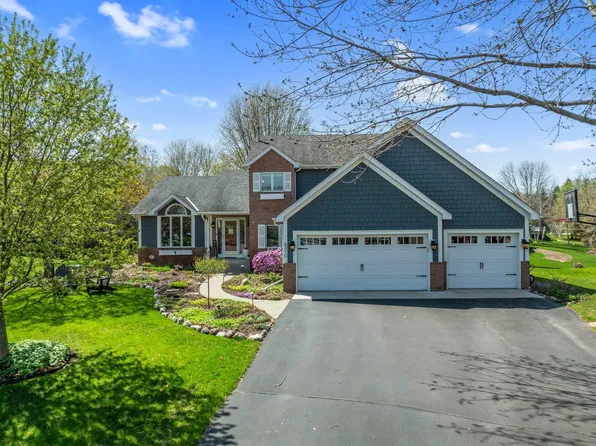 6310 Deerwood Ln, Lino Lakes, MN 55014