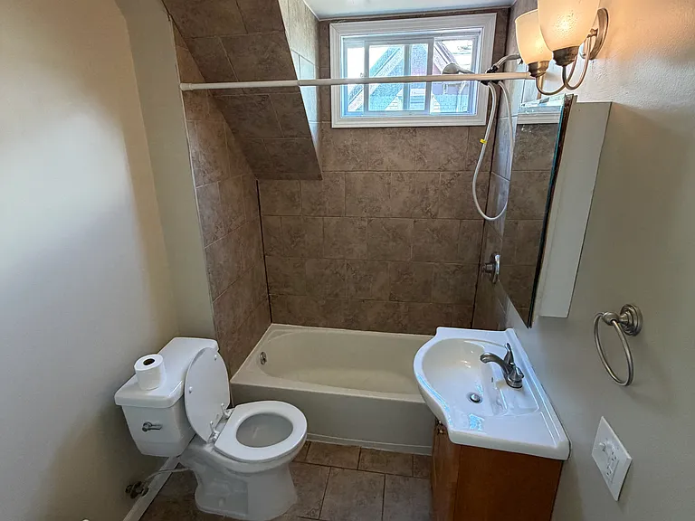 400 Linwood Ave #5 — Photo 6