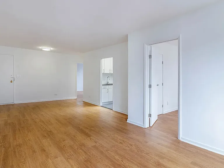 240 E 27th St #4N — Photo 14