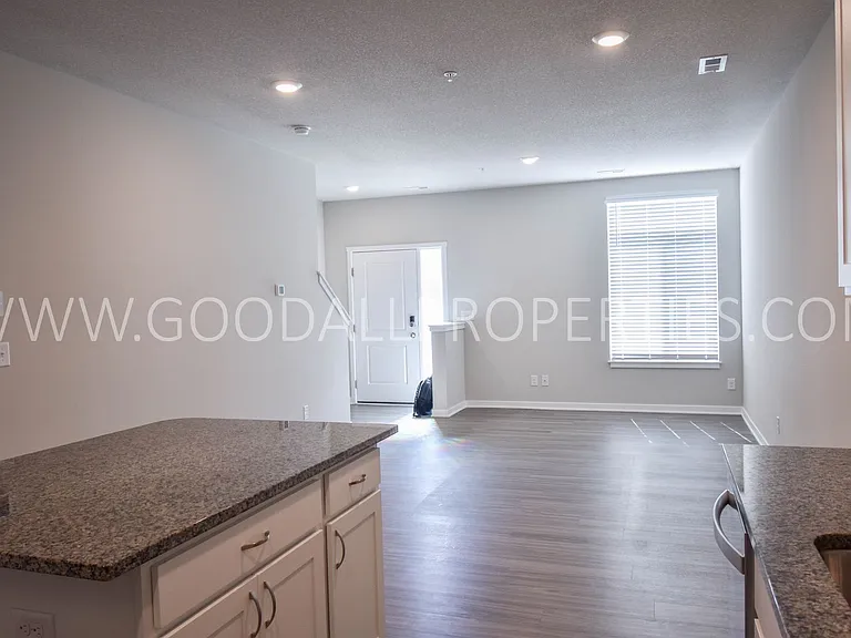 853 NE Iris Ave — Photo 4