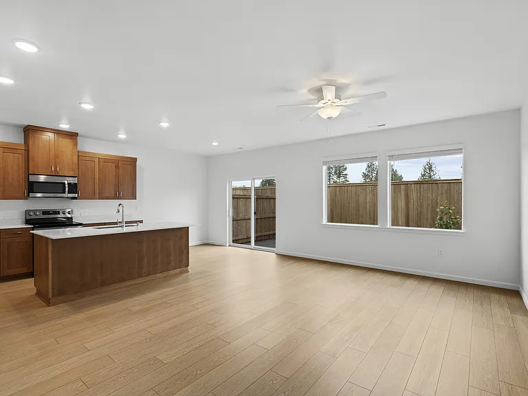 1409 NE 185th Ave — Photo 2
